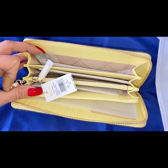 Hand To Hand - Picture 13 of 15